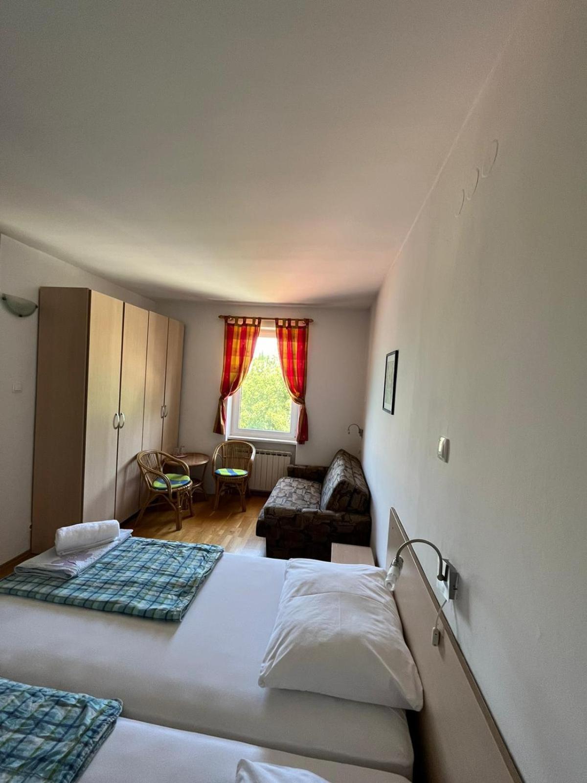 אומיסאליי Bed&Breakfast Villa Eva חדר תמונה