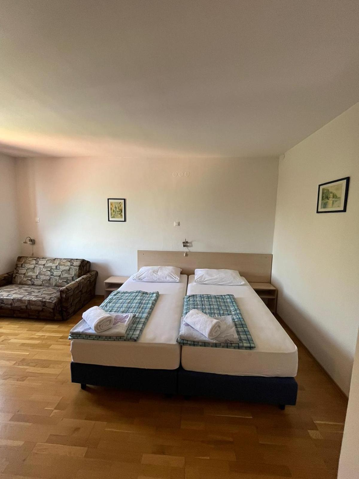 אומיסאליי Bed&Breakfast Villa Eva חדר תמונה