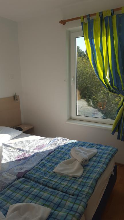 אומיסאליי Bed&Breakfast Villa Eva חדר תמונה