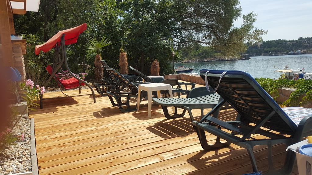 אומיסאליי Bed&Breakfast Villa Eva מראה חיצוני תמונה