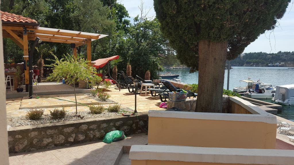 אומיסאליי Bed&Breakfast Villa Eva מראה חיצוני תמונה