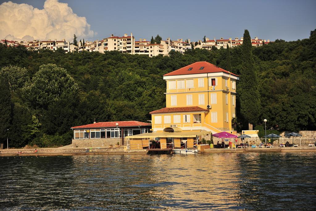 אומיסאליי Bed&Breakfast Villa Eva מראה חיצוני תמונה